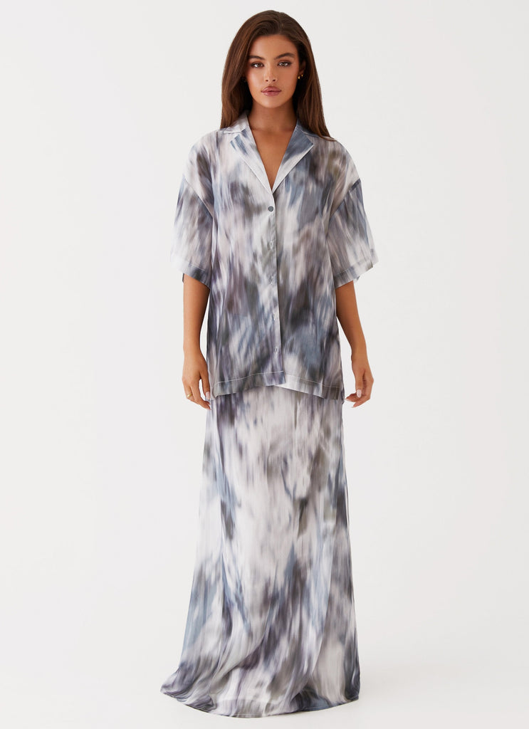 Womens Fight The Feeling Oversized Shirt in the colour Gloom in front of a light grey background