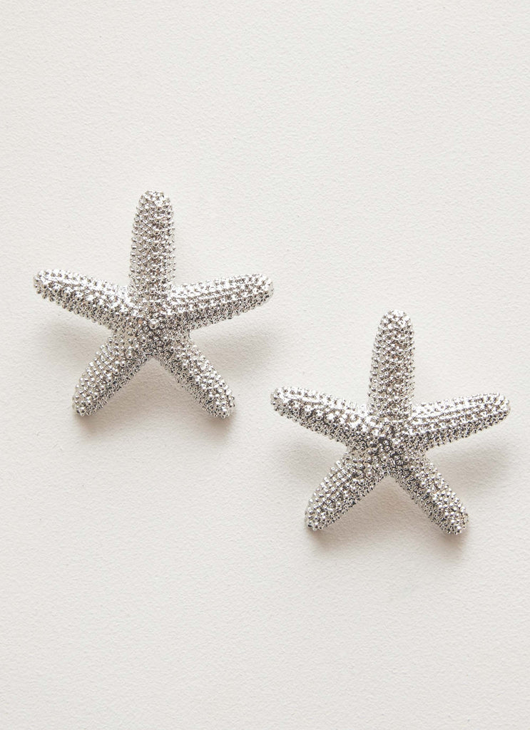 Womens Geneve Starfish Earring in the colour Silver in front of a light grey background