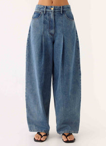 Zayn Pleated Jeans - Light Wash Blue